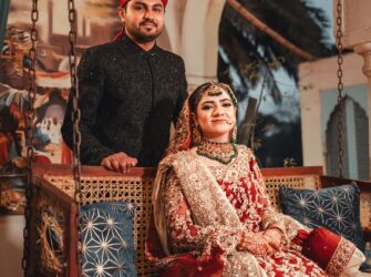 How to Pose Naturally in Wedding Couple Photos – Complete Guide